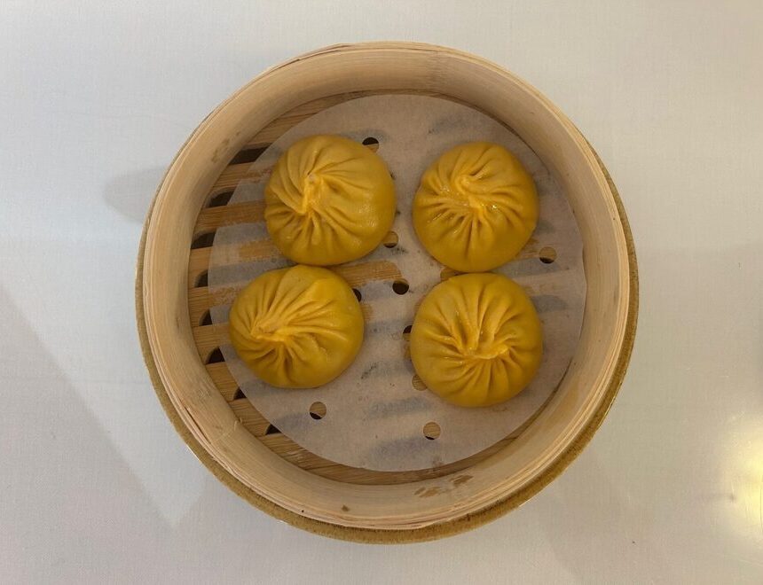 102 小笼包（鸡肉） | Xiao Long Bao (4 Stk) | gedämpfte Suppenteigtaschen mit Poulet | 19.50