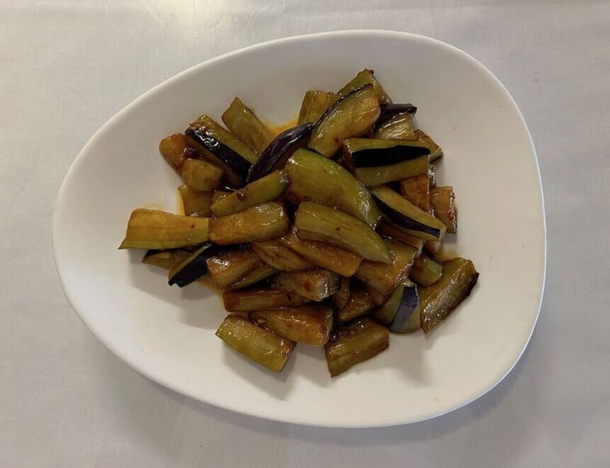 607 素鱼香茄子 | Gebratene Aubergine | mit leicht scharfer Knoblauchsauce | 26.50